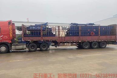 正升重工制砂機(jī)振動(dòng)篩發(fā)往云南